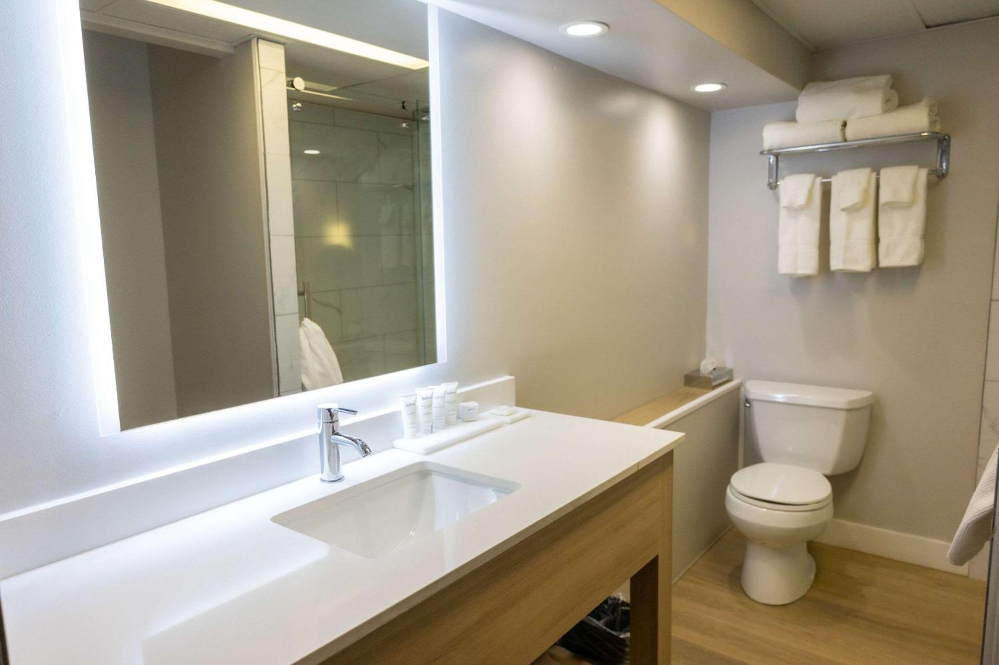 Radisson Hotel Fort St John Fort St. John 외부 사진
